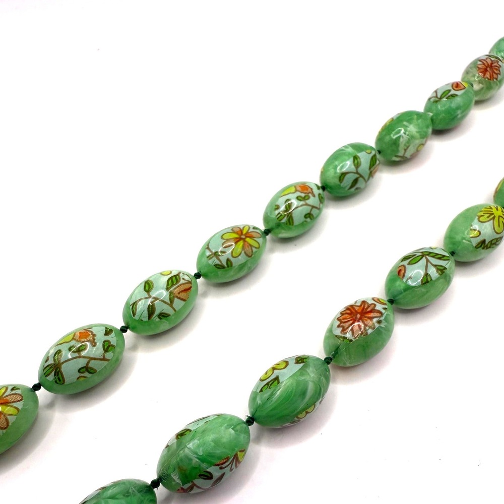 Vintage Knotted Floral Acrylic Necklace – Colorful Retro Statement Jewelry